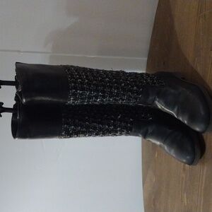 Women's knee high Rockport boots.1 inch heal.